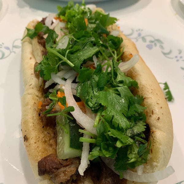 5/30/2020 tarihinde Erica C.ziyaretçi tarafından Ánh Hồng Restaurant'de çekilen fotoğraf