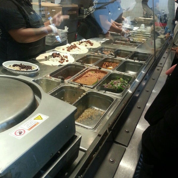 Chipotle Mexican Grill Columbia Heights'de Meksika Restoranı