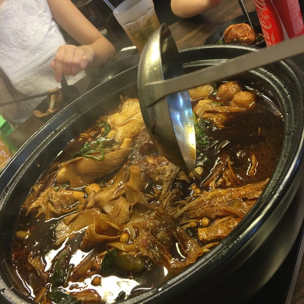 7/18/2016にCharleneがQi Wei Chicken Claypot 奇味鸡煲で撮った写真