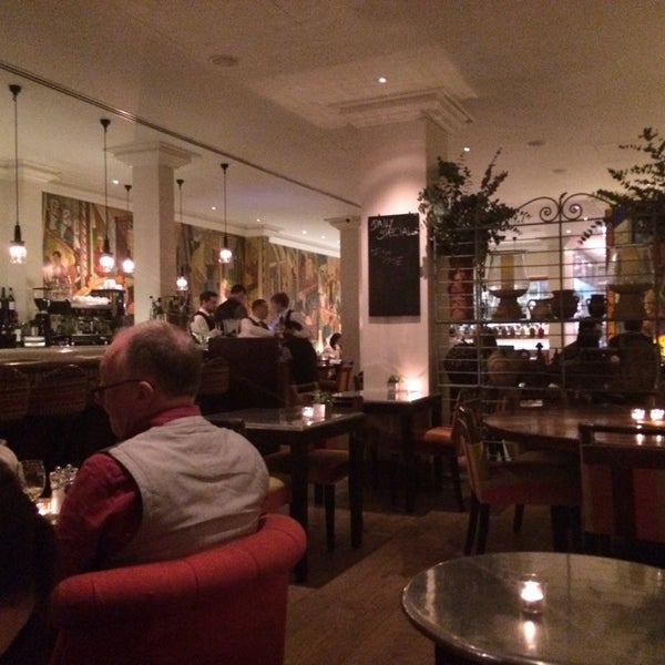 Photo taken at Oscar Bar &amp; Restaurant by Jenny S. on 1/26/2014