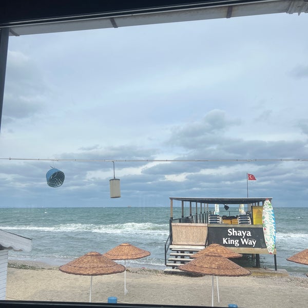 Foto tirada no(a) Shaya Beach Cafe &amp; Restaurant por Berna H. em 5/11/2023
