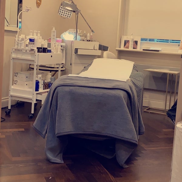 Photo taken at Dr Rasha - Aesthetic Clinic London by Hind 🐌 on 1/14/2020