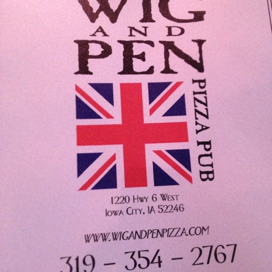 Foto diambil di The Wig &amp; Pen Pizza Pub oleh Chris R. pada 10/6/2012