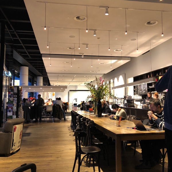 Foto tirada no(a) Nationale-Nederlanden Douwe Egberts Café por Katerina K. em 11/12/2017