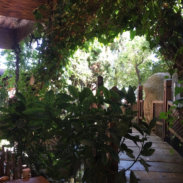 Das Foto wurde bei Madalyalı Restaurant von Okşan aa😉💅 am 8/7/2019 aufgenommen