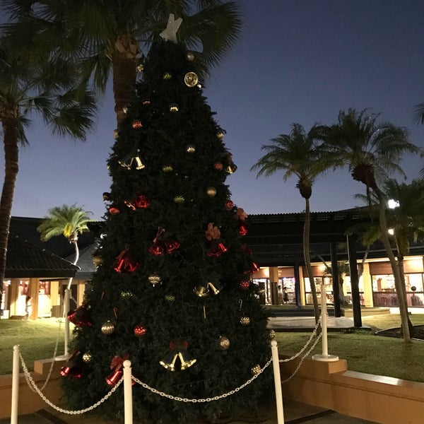 12/31/2017 tarihinde Brenda C.ziyaretçi tarafından Keauhou Shopping Center'de çekilen fotoğraf