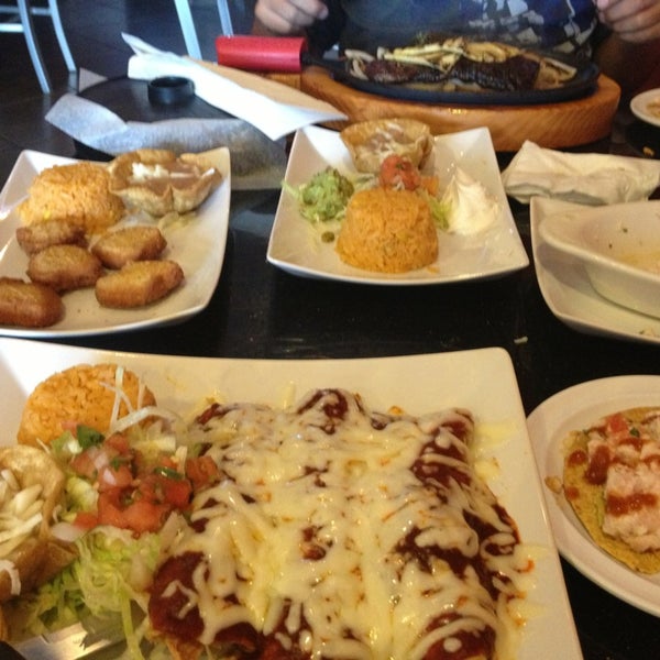 Снимок сделан в Sammy&#39;s Mexican Grill пользователем Sarah R. 7/25/2013