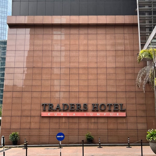 Foto tirada no(a) Traders Hotel por RAZZ MANN em 2/4/2023