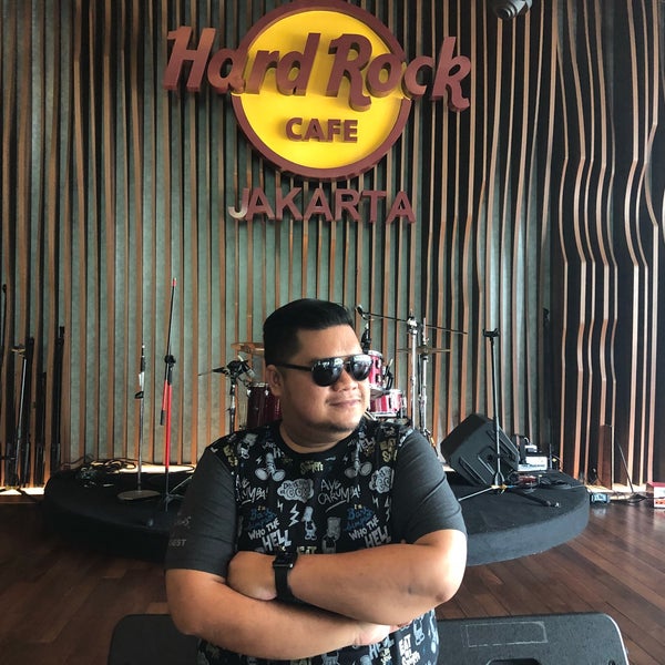 Снимок сделан в Hard Rock Cafe Jakarta пользователем RAZZ MANN 1/1/2018