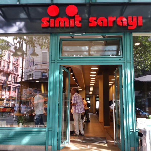 Foto tirada no(a) Simit Café por Ömer E. em 7/28/2013