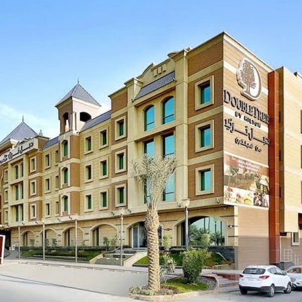 Das Foto wurde bei DoubleTree by Hilton Riyadh - Al Muroj Business Gate von Wins M. am 5/8/2023 aufgenommen