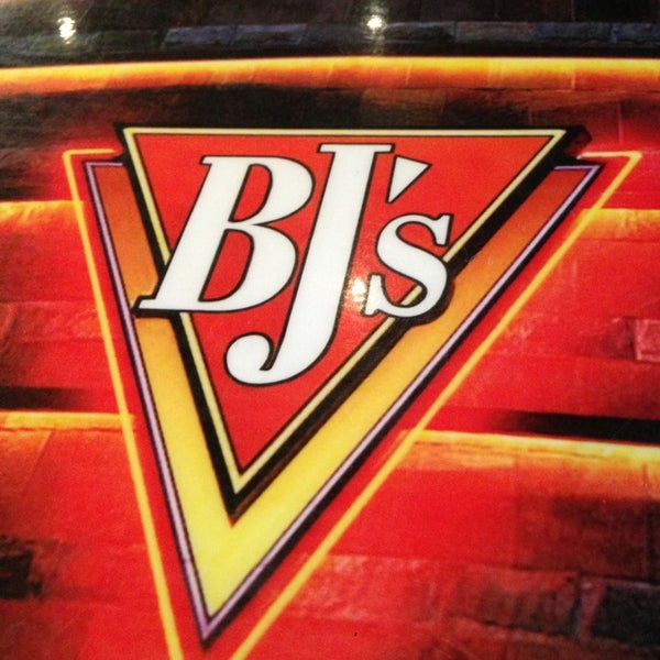 รูปภาพถ่ายที่ BJ&#39;s Restaurant &amp; Brewhouse โดย Anthony S. เมื่อ 1/20/2013