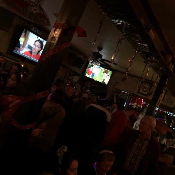Foto diambil di Finn McCool&#39;s Irish Pub oleh Georgia G. pada 12/31/2015