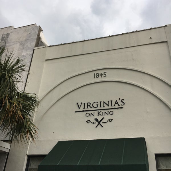 Das Foto wurde bei Virginia&#39;s on King von Georgia G. am 7/12/2018 aufgenommen