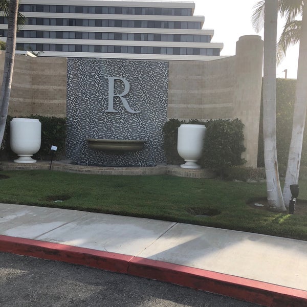 Foto tomada en Renaissance Newport Beach Hotel  por Todd S. el 11/4/2018