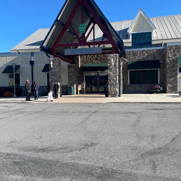 Photo taken at Sideling Hill Service Plaza by Todd S. on 11/12/2021