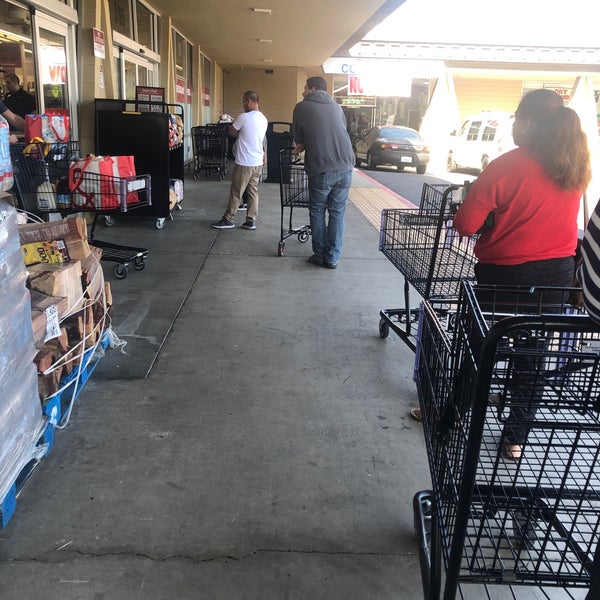 Smart & Final Clairemont Mesa East 5195 Clairemont Mesa Blvd.