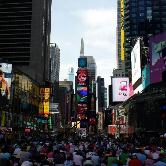 6/21/2014にjen c.がSolstice In Times Squareで撮った写真