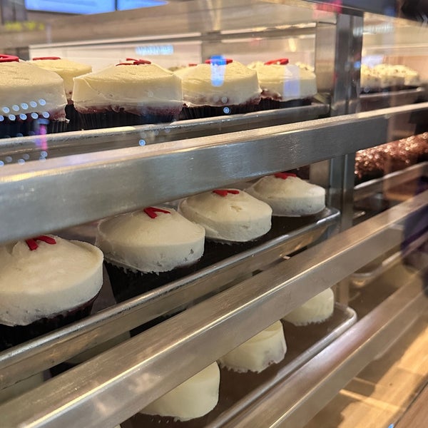 Photo taken at Sprinkles Downtown Los Angeles by jen c. on 1/22/2023
