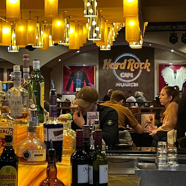 Photo taken at Hard Rock Cafe Munich by Dessa C. on 4/17/2022