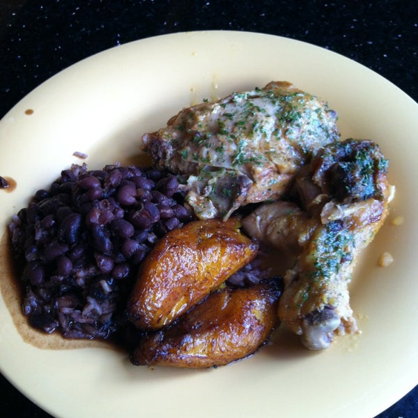 Снимок сделан в Rice &amp; Beans Cocina Latina пользователем Christina K. 7/26/2013