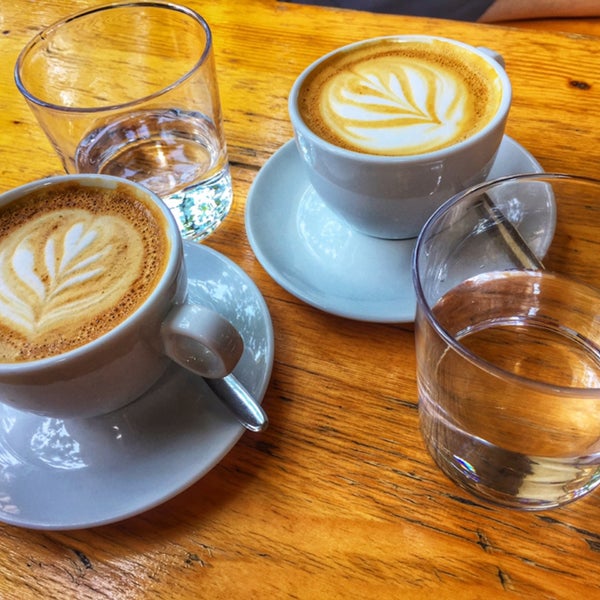 Foto tirada no(a) Artichoke Coffee Shop por Mada M. em 7/28/2019