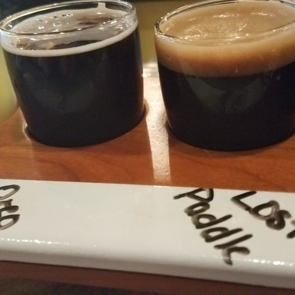 Foto tirada no(a) Lake Time Brewery por Tanya M. em 7/20/2019