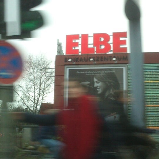 Das Foto wurde bei Elbe Einkaufszentrum (EEZ) von Donatus H. am 12/27/2013 aufgenommen
