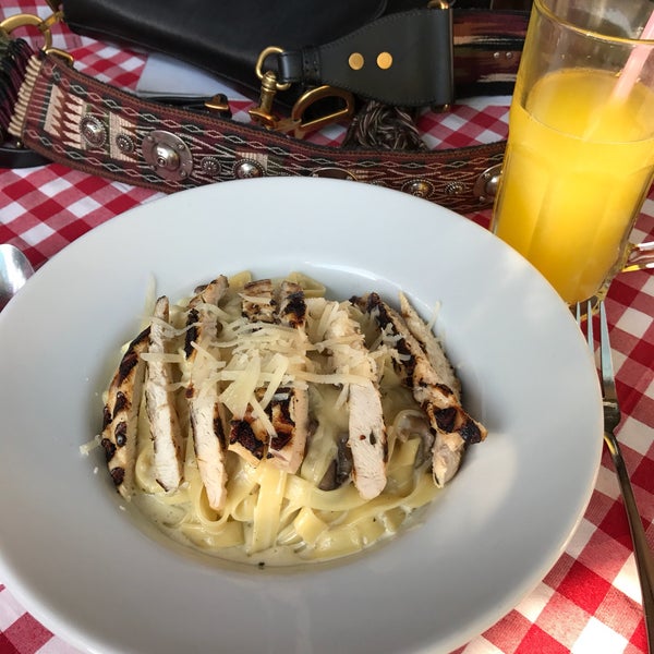 Photo taken at All Eatalian ( Pizza • Caffe • Ristorante ) by Bircan B. on 10/14/2019