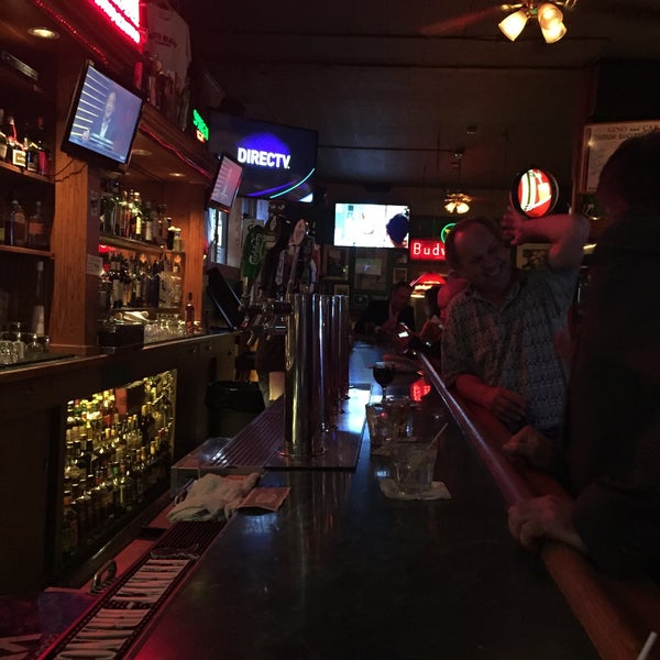 8/5/2015에 Bill V.님이 Gino &amp; Carlo Cocktail Lounge에서 찍은 사진