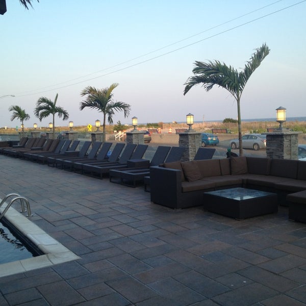 รูปภาพถ่ายที่ Cape May Ocean Club Hotel โดย Lu B. เมื่อ 9/10/2013