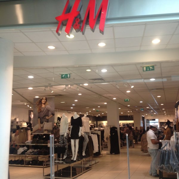 H&M - Magasin de vêtements à Lieusaint