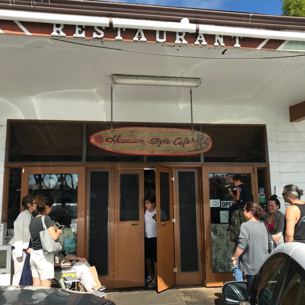 Photo taken at Hawaiian Style Cafe - Waimea by K2 on 1/6/2018