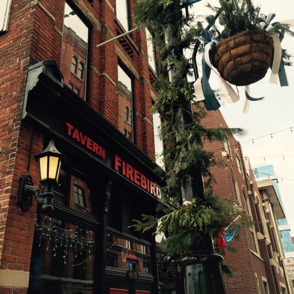 12/17/2014 tarihinde Kate H.ziyaretçi tarafından Firebird Tavern'de çekilen fotoğraf