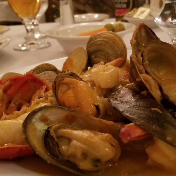 Foto scattata a Marbella Restaurant da Joan H. il 4/20/2018