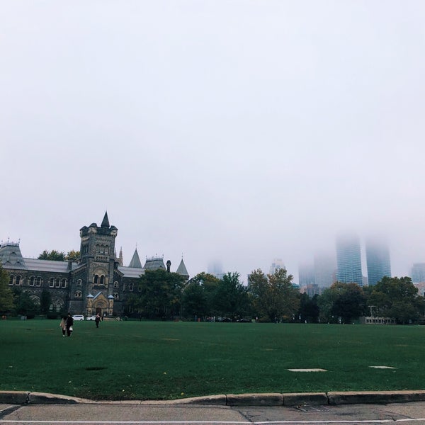 10/31/2018 tarihinde Elvis A.ziyaretçi tarafından Toronto Üniversitesi'de çekilen fotoğraf