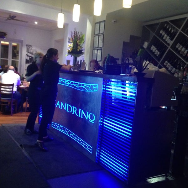 รูปภาพถ่ายที่ Sandrino Cafe &amp; Pizzeria โดย CatZeitgeist S. เมื่อ 10/25/2014