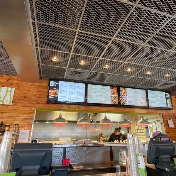 Photo taken at BurgerFi by Ted J B. on 11/11/2021