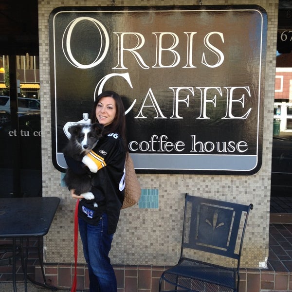 11/3/2013 tarihinde Benjamin J.ziyaretçi tarafından Orbis Caffe'de çekilen fotoğraf