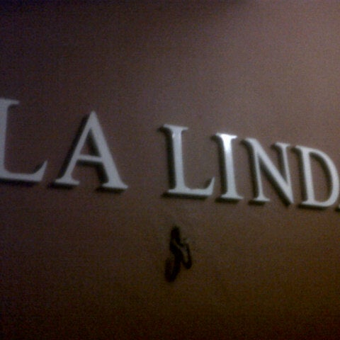 Foto diambil di La Linda oleh Robson F. pada 11/10/2012