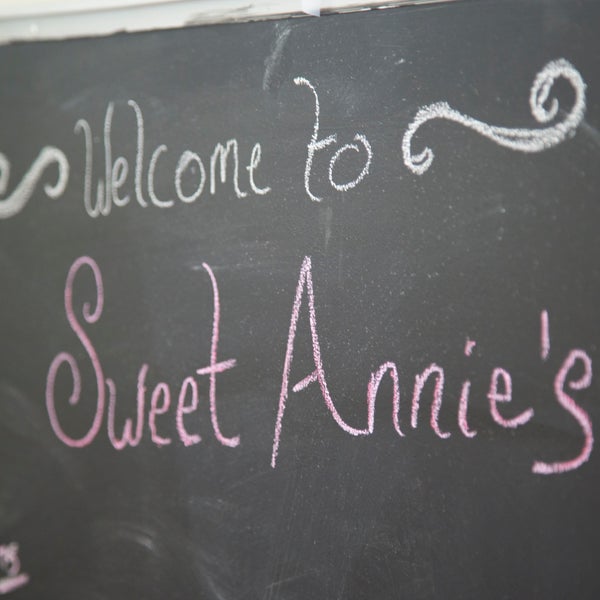 Foto tomada en Sweet Annie&#39;s Bakery  por Sweet Annie&#39;s Bakery el 7/30/2013