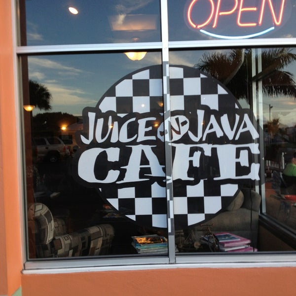 รูปภาพถ่ายที่ Juice N Java Cafe โดย Agi A. เมื่อ 5/23/2013