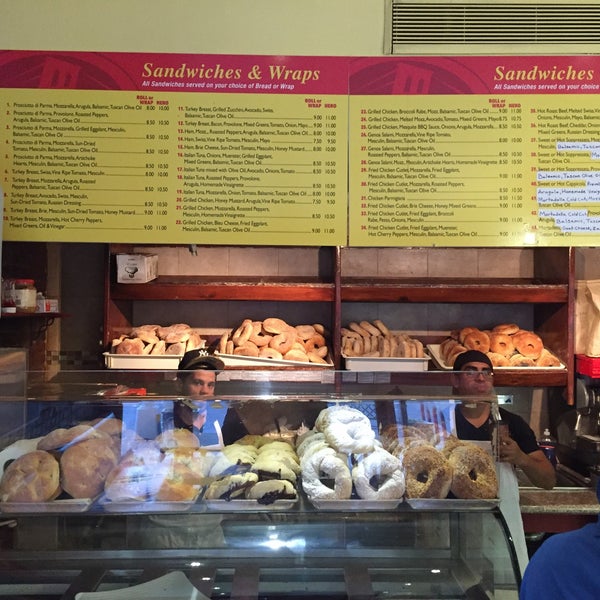 Foto tomada en Brooklyn Bread Cafe  por J Crowley el 11/21/2015