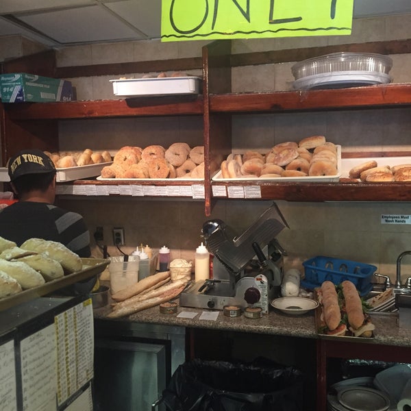 7/25/2015 tarihinde J Crowleyziyaretçi tarafından Brooklyn Bread Cafe'de çekilen fotoğraf