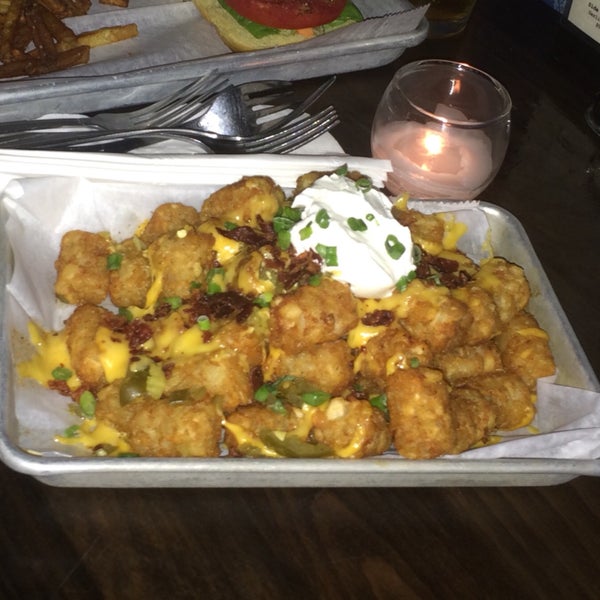 Trivia night on Wednesdays. Plus this mountain of tater tots with melted cheese and sour cream. Move over nachos, I'm in love with another appetizer.