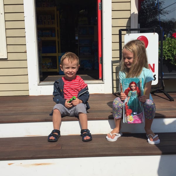 Red Balloon Toy Shop 1 tip