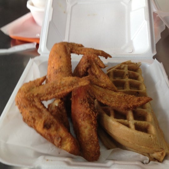 Photo taken at Doug E&#39;s Chicken &amp; Waffles by Kiule S. on 9/12/2012