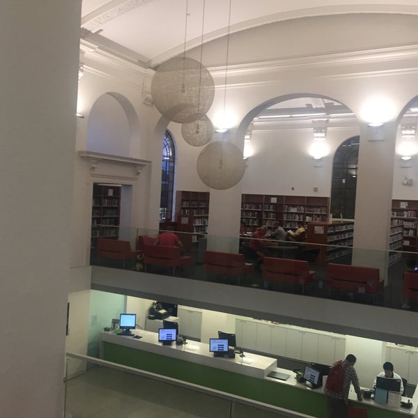 9/13/2018 tarihinde Fernanda A.ziyaretçi tarafından Toronto Public Library - Bloor Gladstone Branch'de çekilen fotoğraf