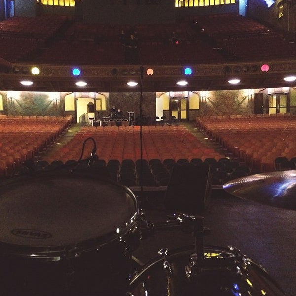 Photo taken at Kalamazoo State Theatre by 🇺🇸 Eric E. on 12/20/2014