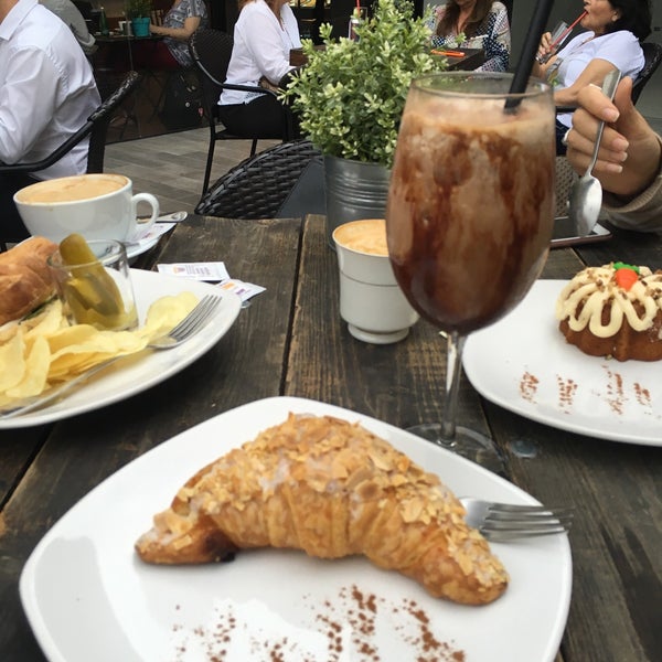 5/8/2016 tarihinde Monica M.ziyaretçi tarafından Guayoyo Café'de çekilen fotoğraf